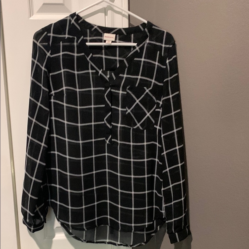 Merona XS high low shirt